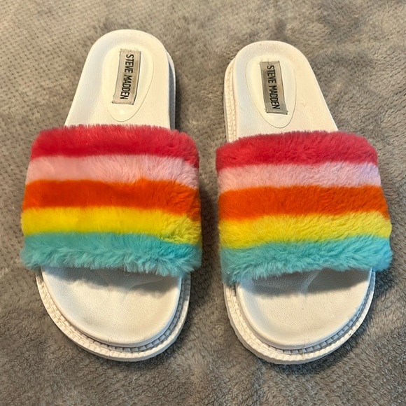 STEVE MADDEN SOPHLYN FUZZY RAINBOW SLIDES SANDALS 7 - Picture 5 of 10